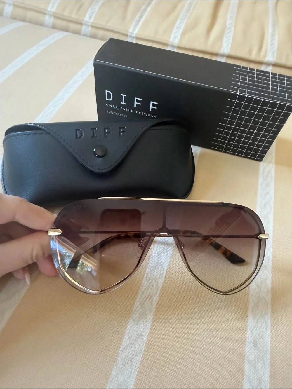 Diff Eyewear Women’s Oversized Gradient Red-Brown Aviator Sunglasses